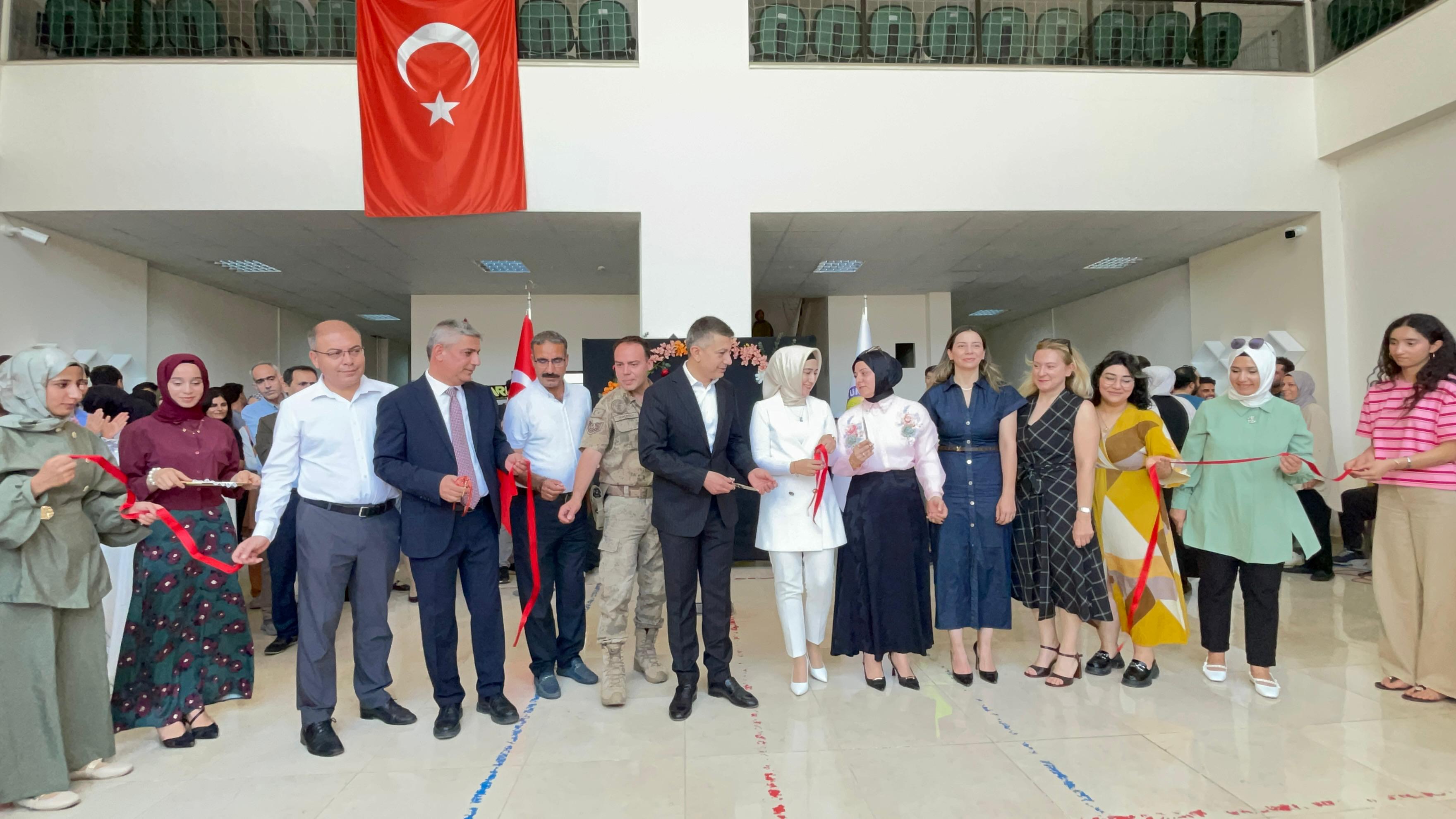 2025–2026 Eğitim-Öğretim Yılı Yıl Sonu Sergisi ve Bitirme Projeleri Ödül Töreni Gerçekleştirildi